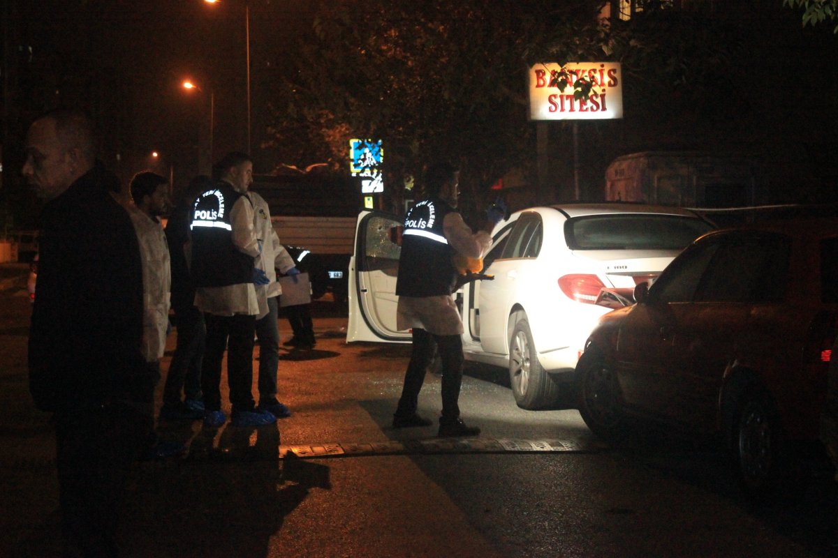 i Eski eşini ve yanındaki arkadaşını öldürüp intihar etti