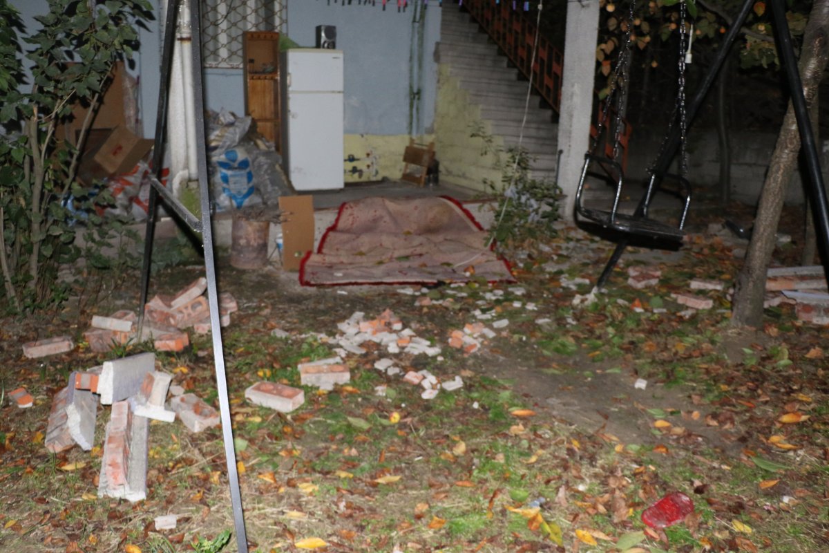 Karabük'te halı silken çift aşağı düştü