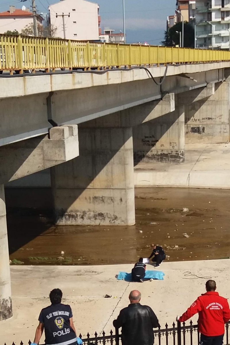 i Balıkesir'de bir kişi köprüden atlayarak intihar etti