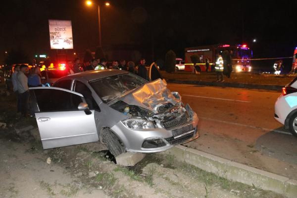 d Düzce'deki zincirleme trafik kazasında 1 ölü 4 yaralı