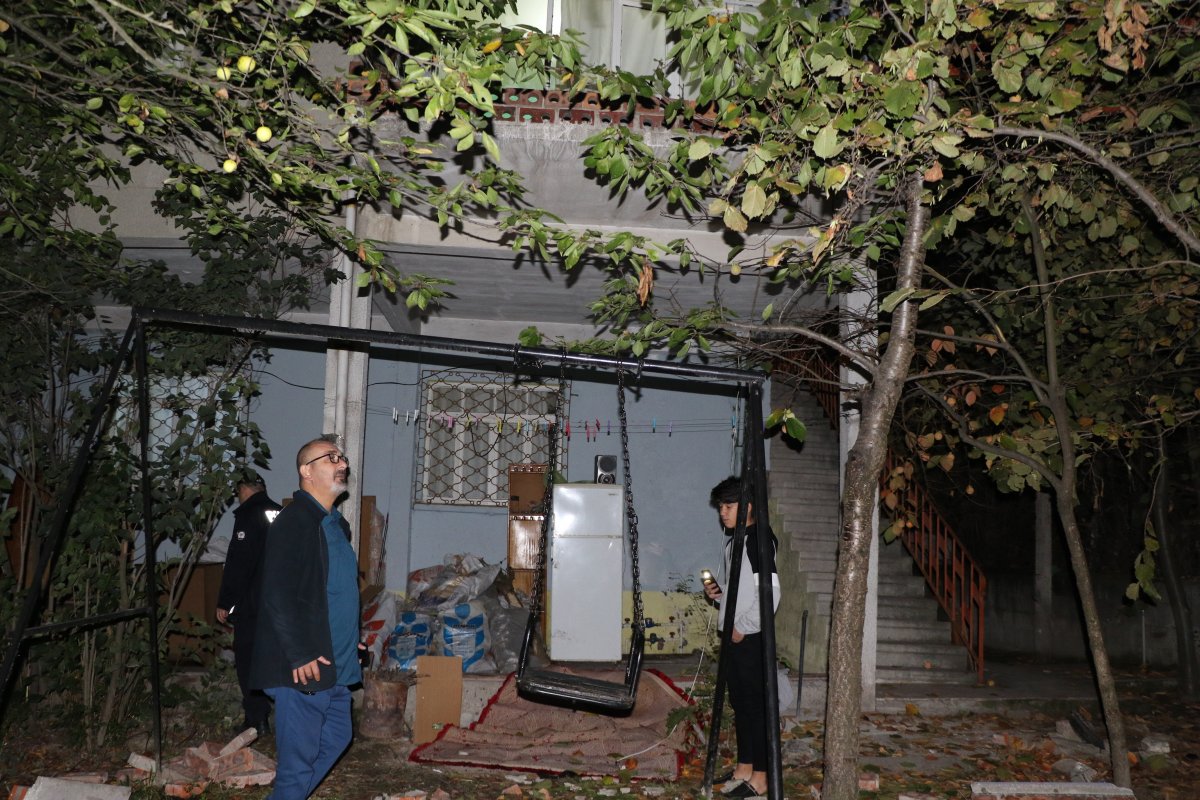 Karabük'te halı silken çift aşağı düştü