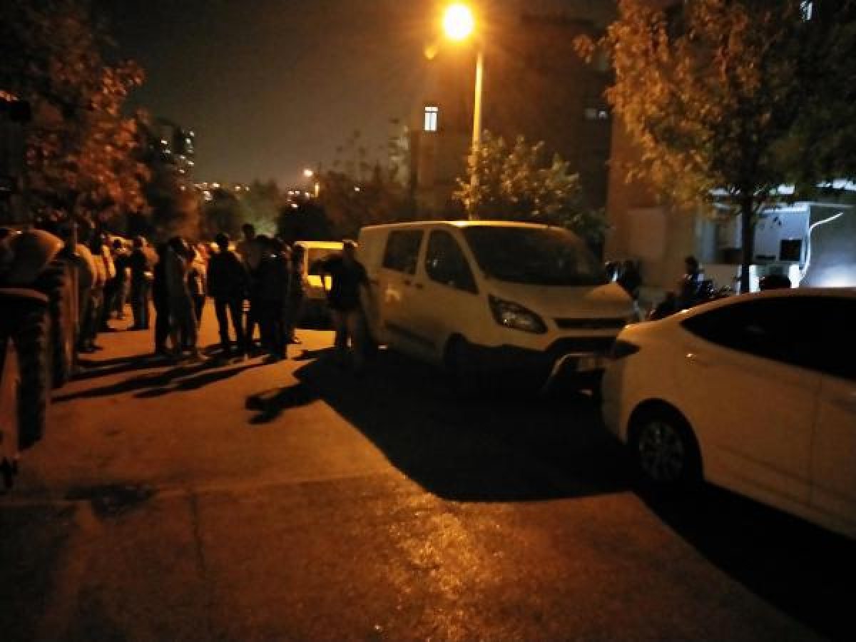 İzmir'de tartıştığı üvey kardeşini bıçakladı