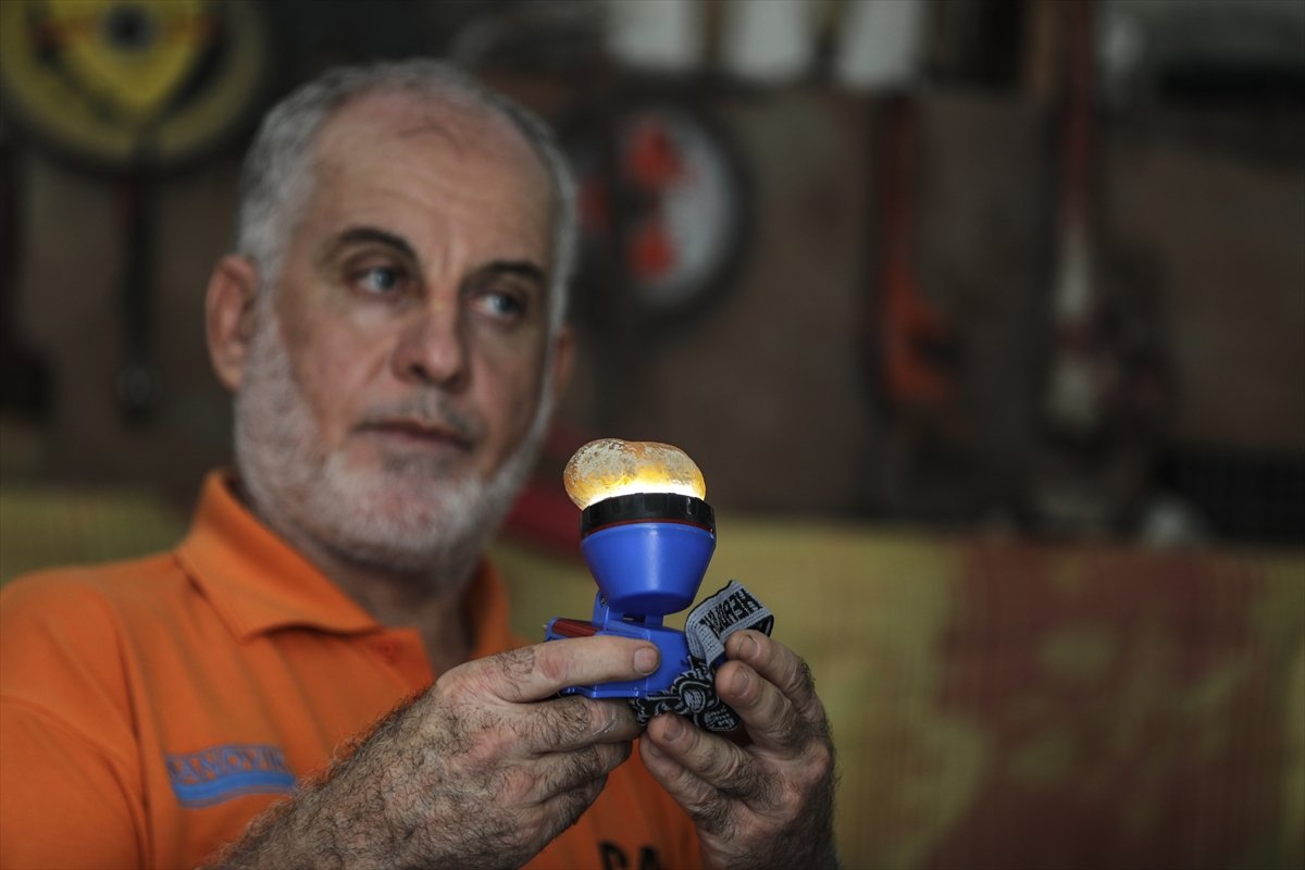 a Gazze'de topladığı taşlarla koleksiyon yaptı