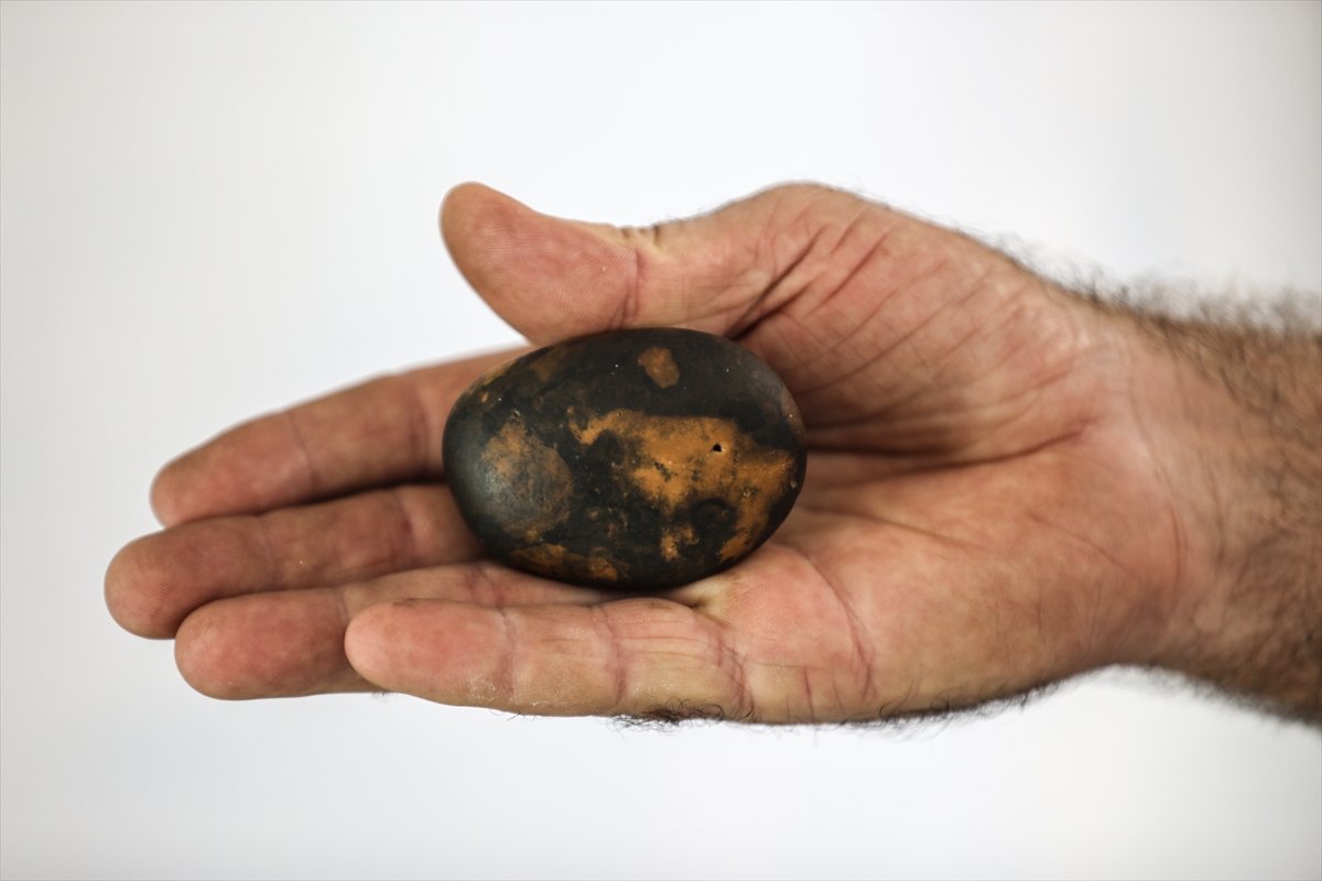 a Gazze'de topladığı taşlarla koleksiyon yaptı