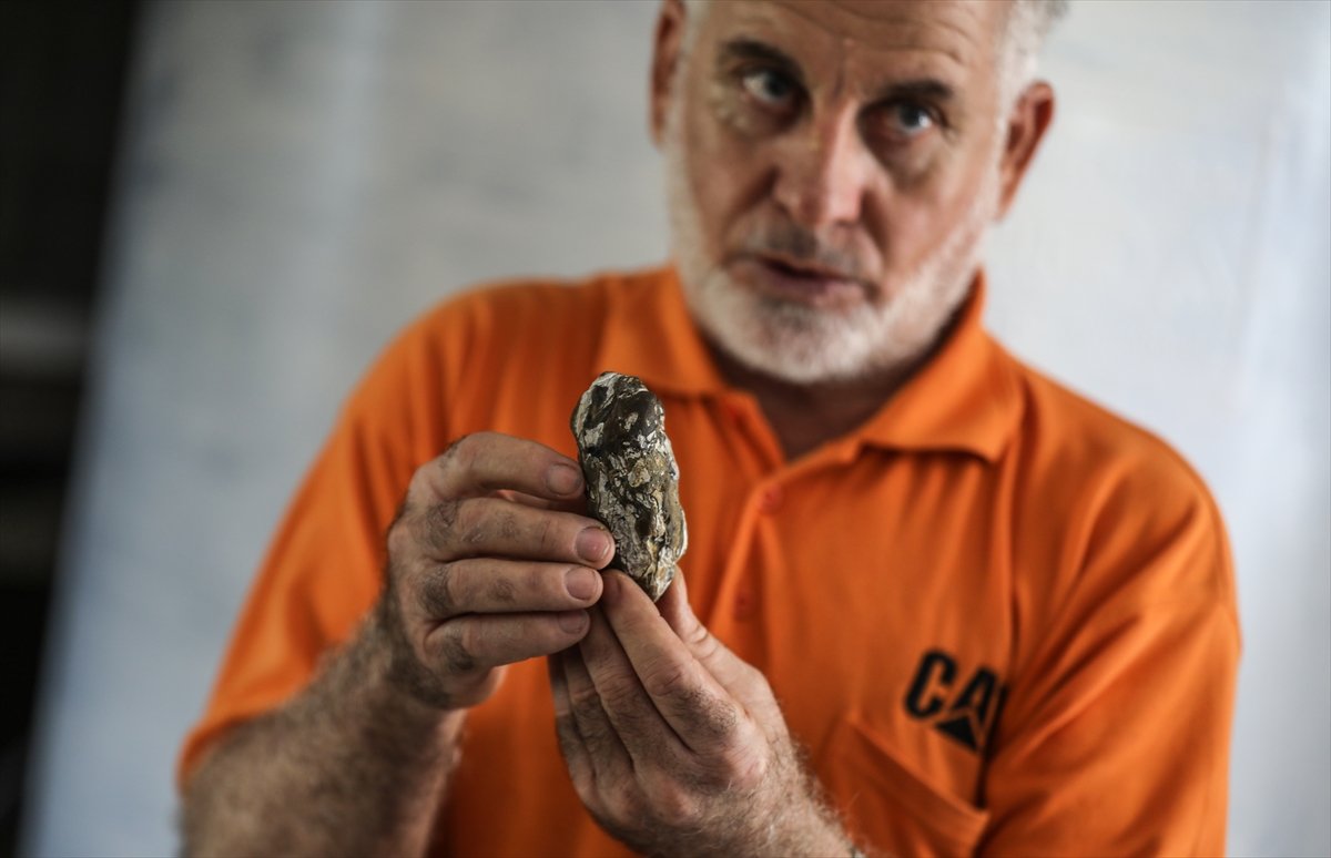 a Gazze'de topladığı taşlarla koleksiyon yaptı