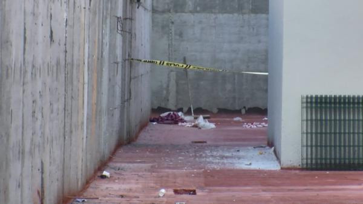 Avcılar'da bir kadın kapalı semt pazarında 3 metreden düştü