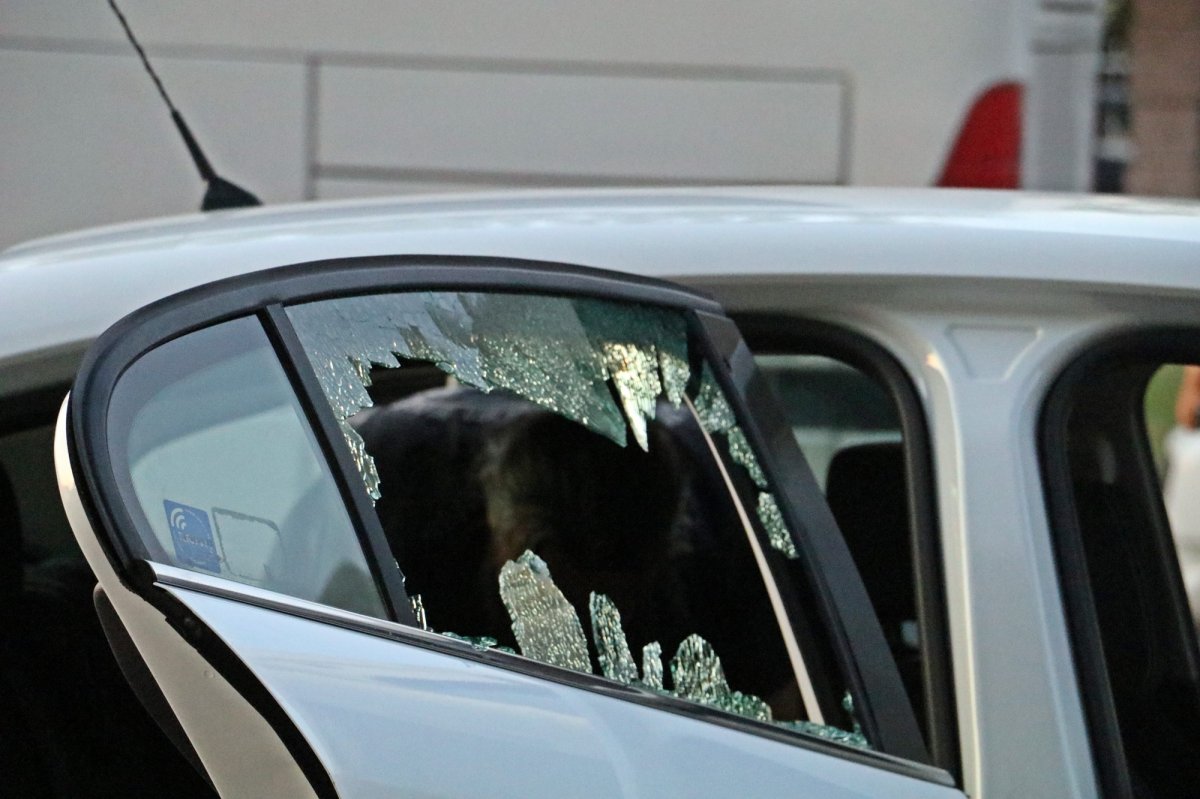 Kurşun yağmuruna tutup halk otobüsüyle kaçmaya çalıştı