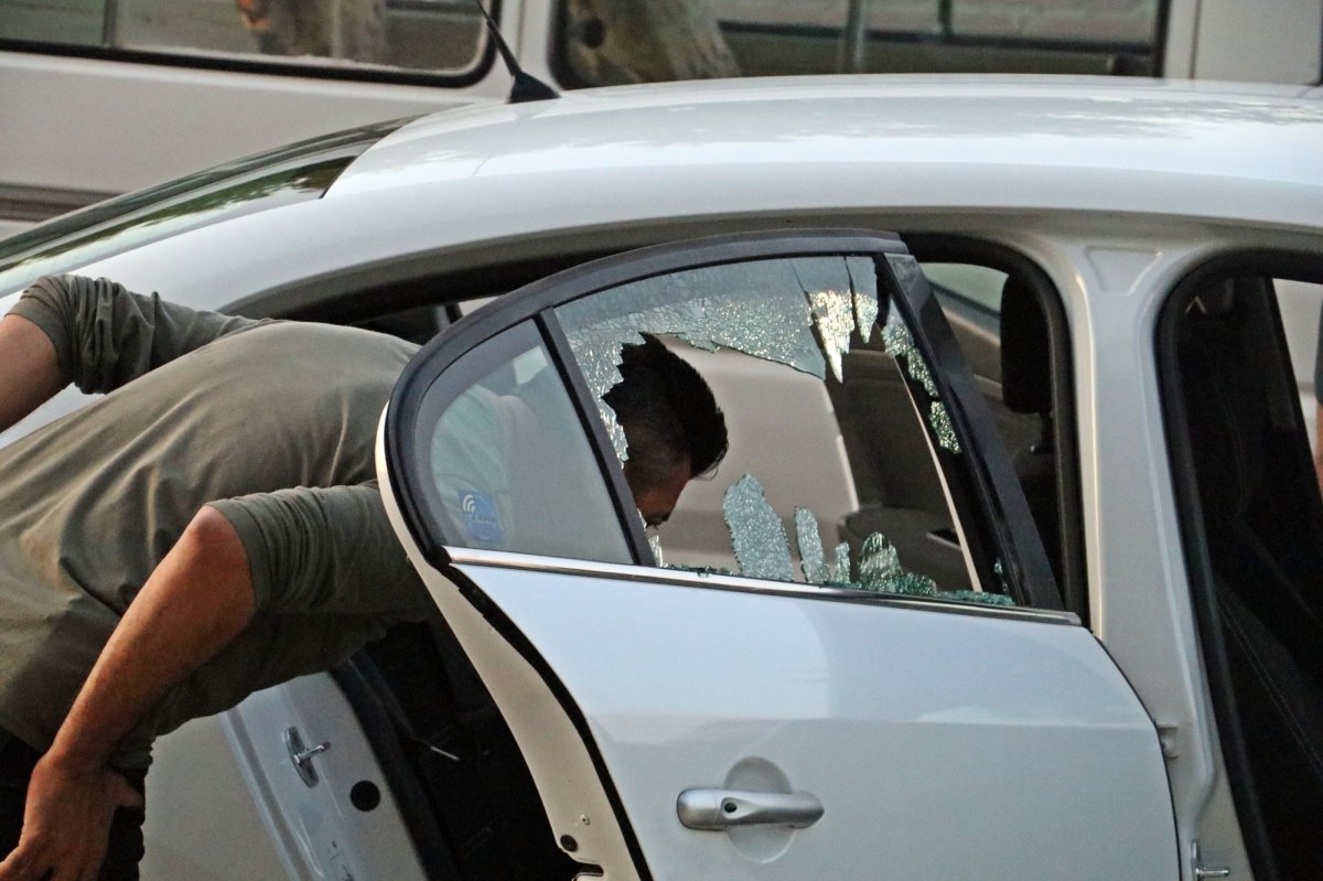 Kurşun yağmuruna tutup halk otobüsüyle kaçmaya çalıştı