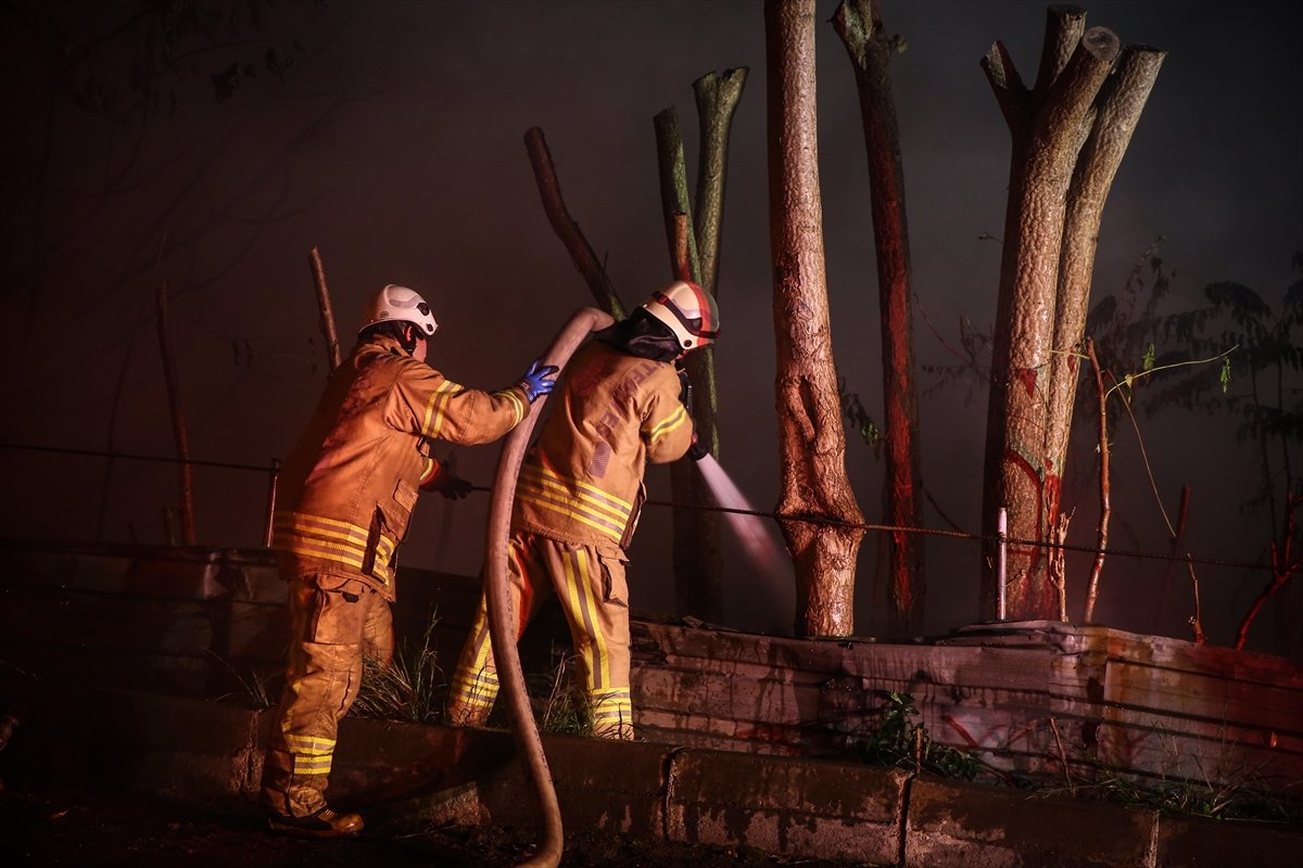 a Sarıyer'deki depo yangını söndürüldü