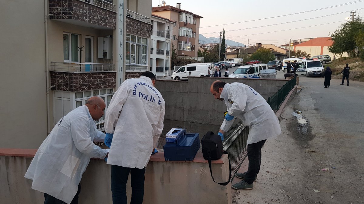 i Bir kişi 5 metrelik duvardan atlayarak ağır yaralandı