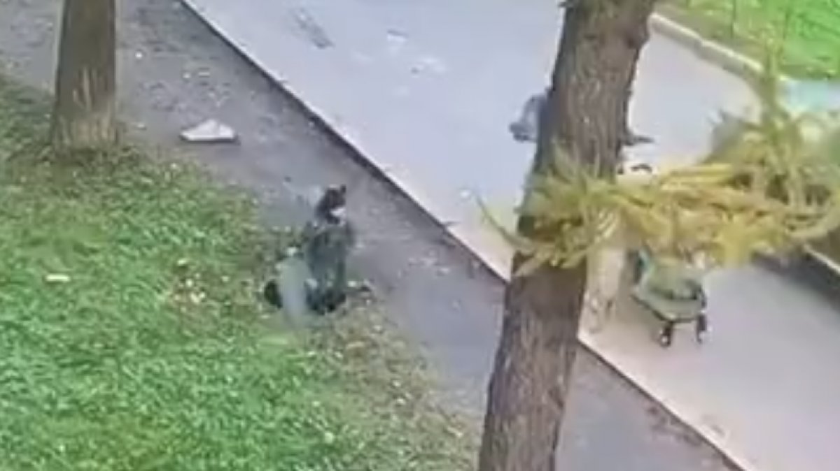 Tataristan'da rögara düşen çocuğu annesi kurtardı