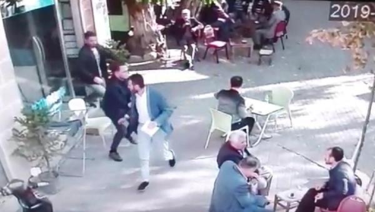 d Eşiyle ilişki yaşayan adamdan tehditle para aldı