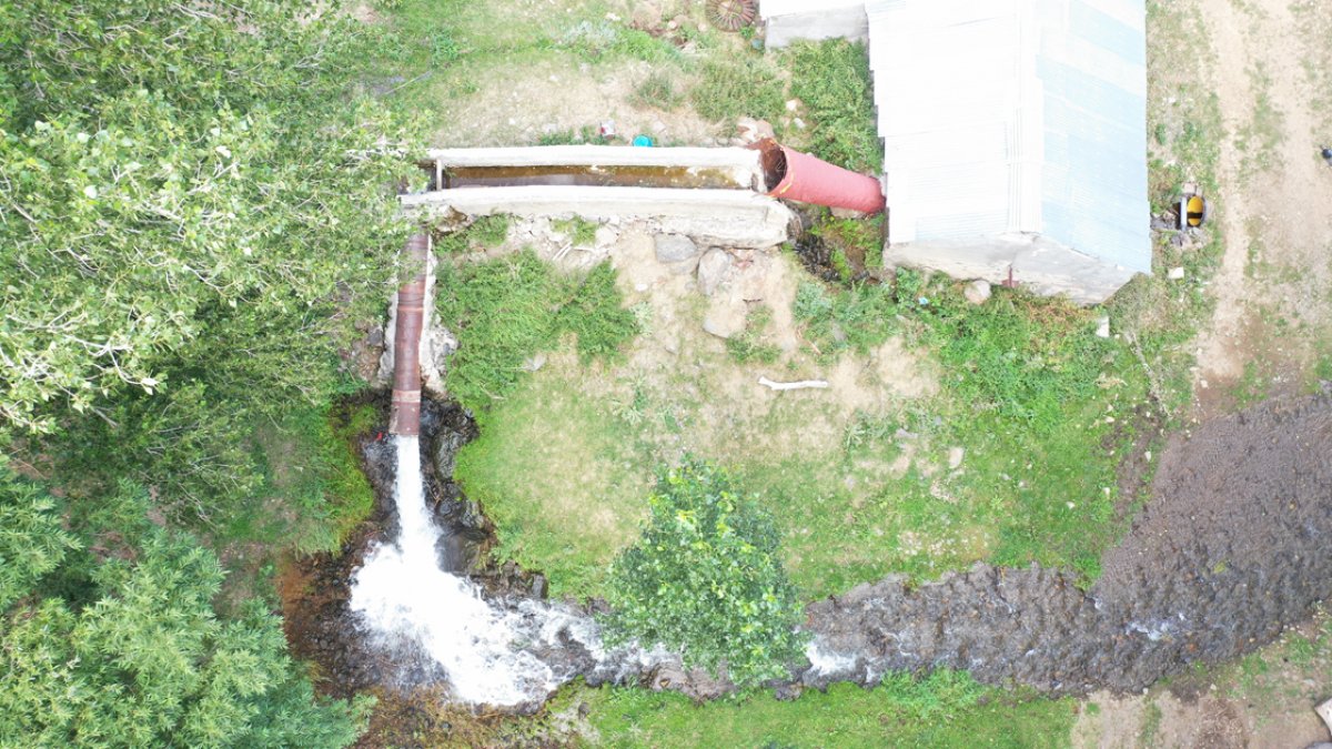 a Dedesinden kalma asırlık değirmeni ayakta tutuyor