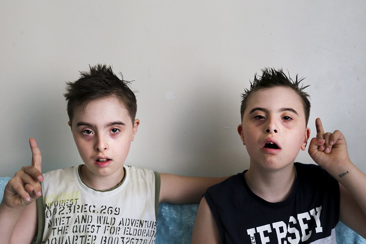 Down sendromlu ikizlerin annesi: Seçilmiş bir aileyiz