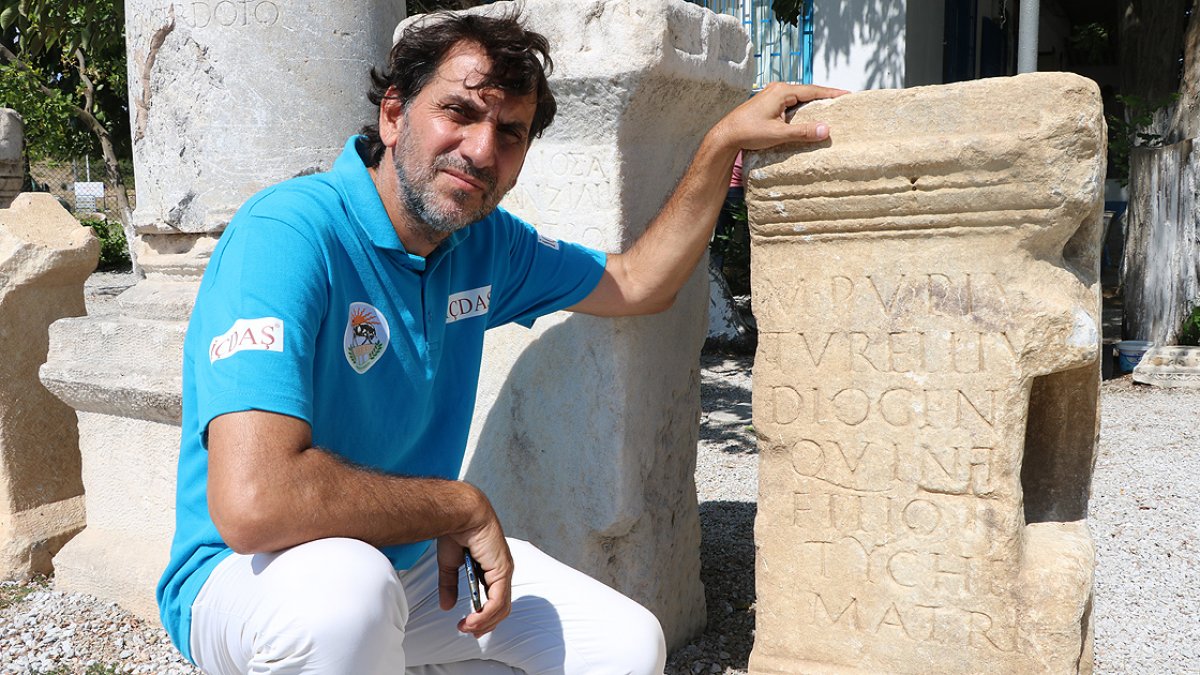 a Parion'da bin 900 yıllık anıt mezar kitabesi