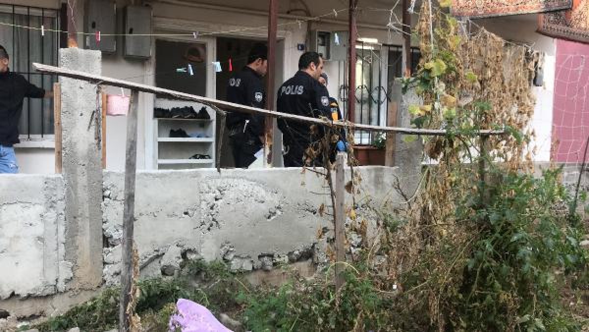 Kusmuğunun nefes borusunu tıkadığı bebek öldü