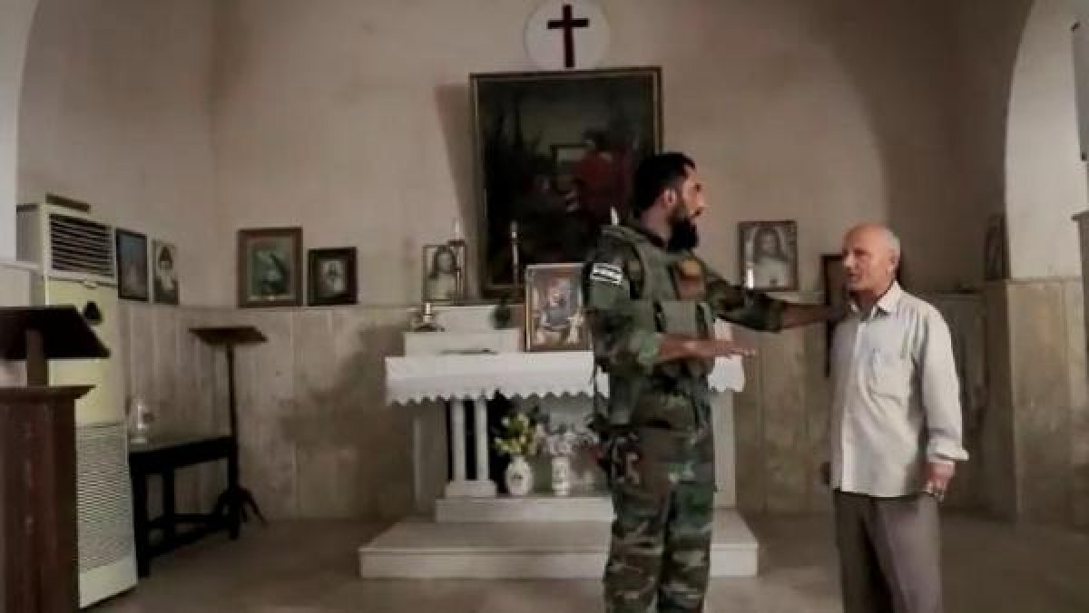 d Patlayıcılardan temizlenen kilise Hristiyanlara verildi