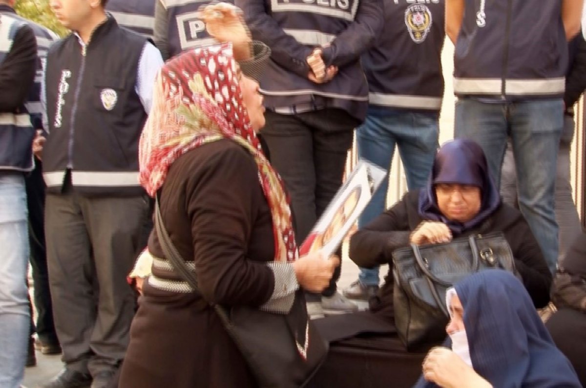 i Diyarbakır HDP il binası önünde gerginlik