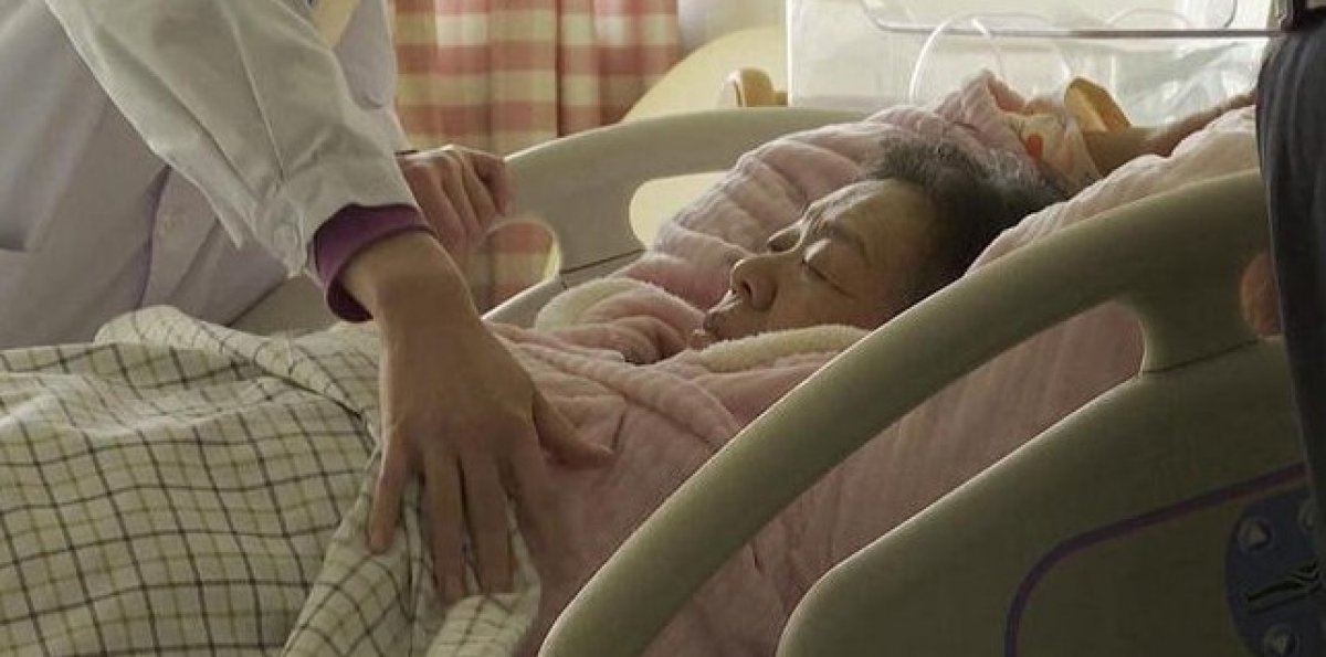 67 yaşındaki Çinli kadın, bebek sahibi oldu