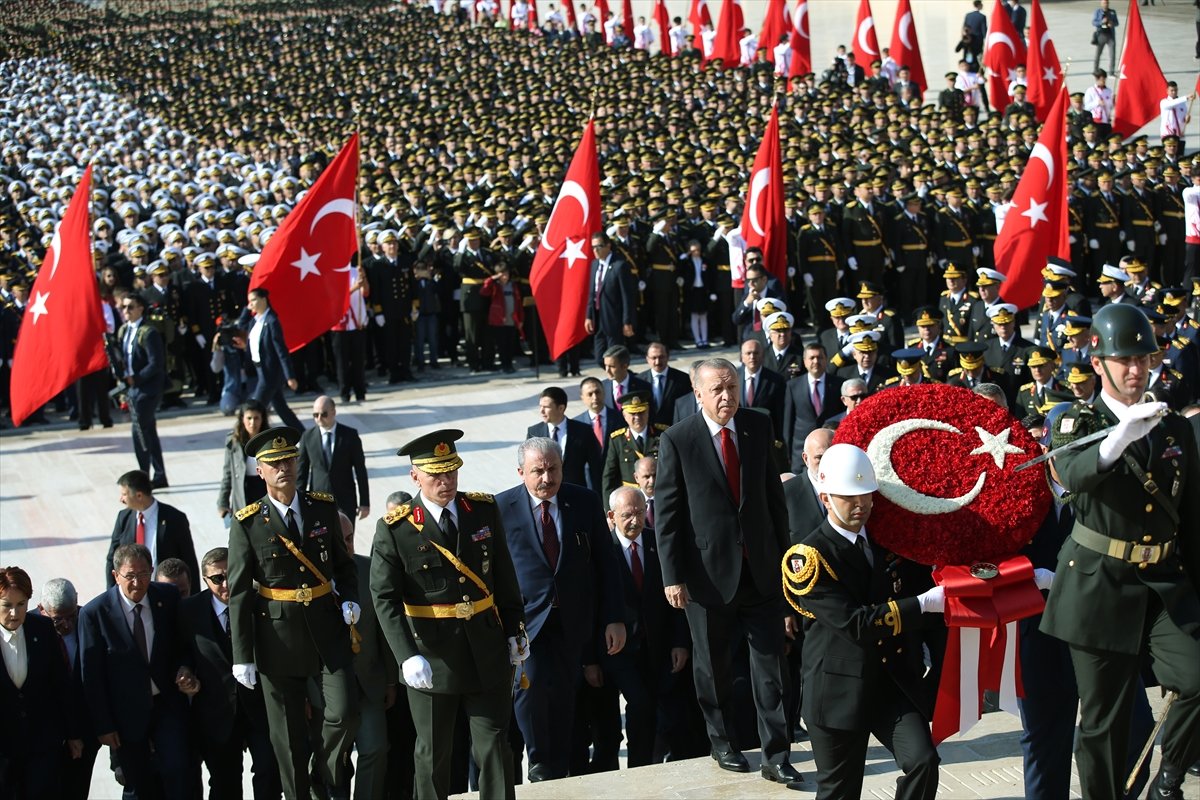 a 29 Ekim'de devlet erkânı Anıtkabir'de