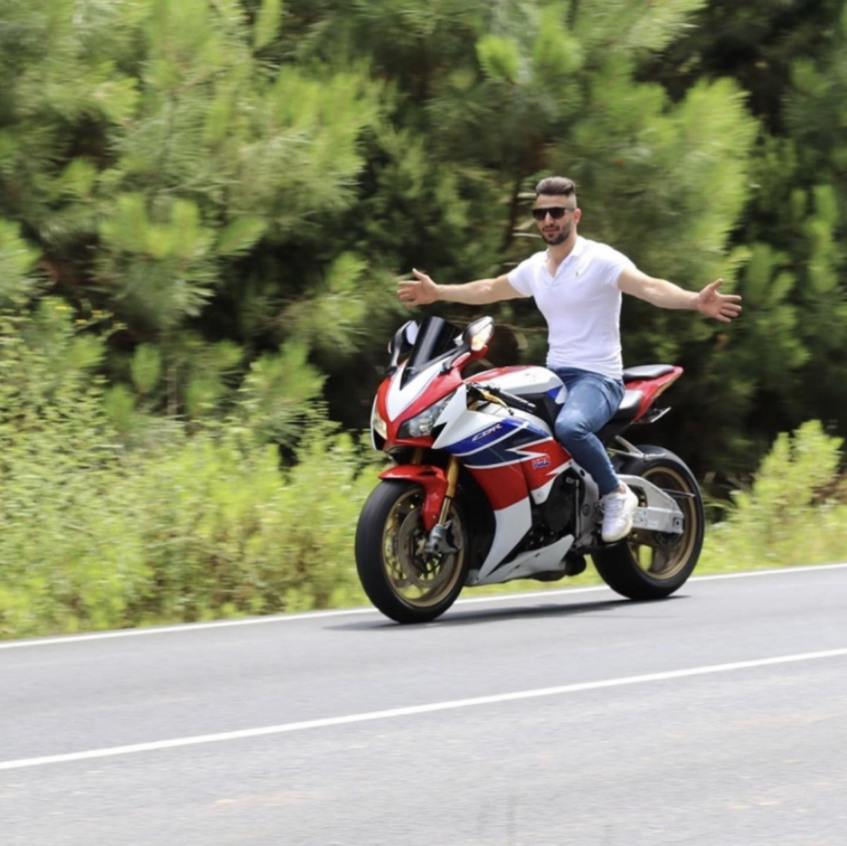 i Tek tekerli makas atan maganda kamerada