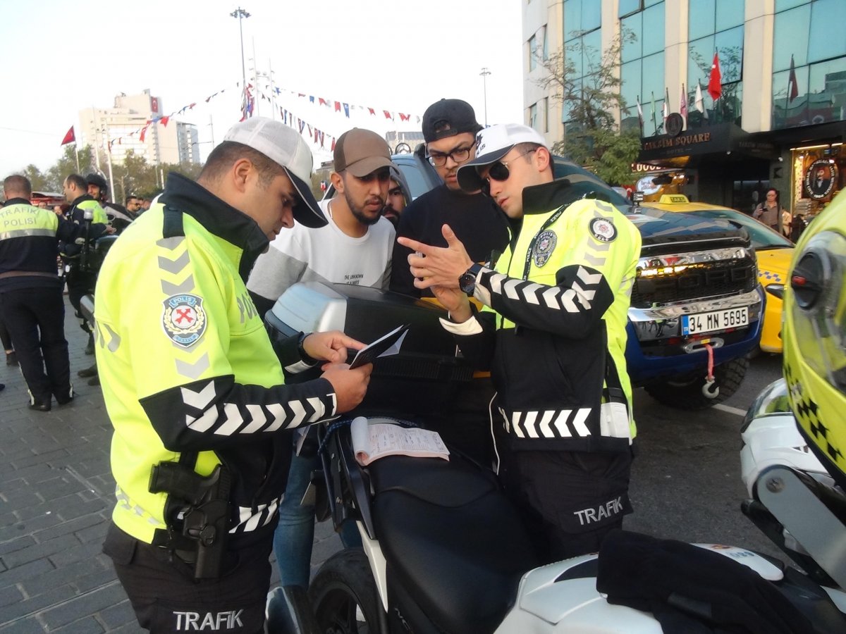 i Taksim'de çakar kullanan lüks pikap sürücüsüne ceza