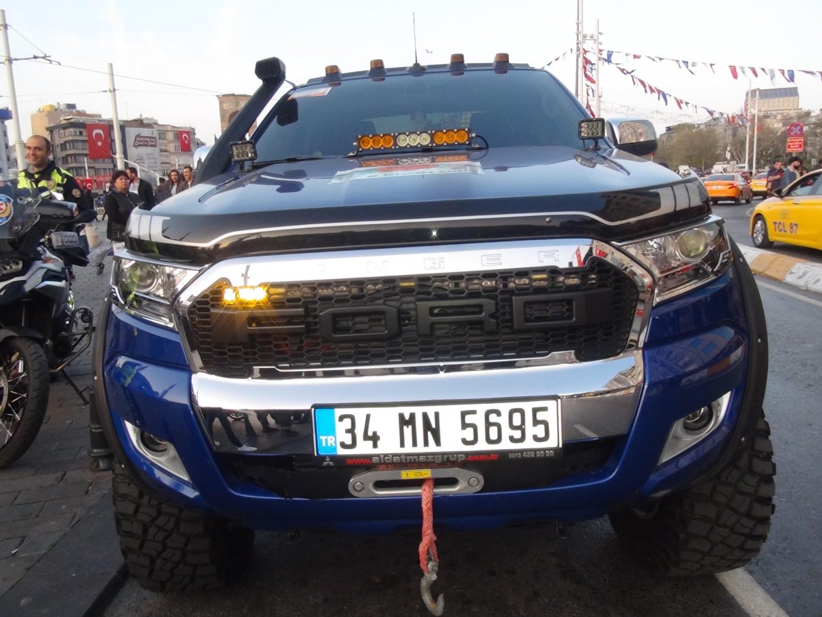 i Taksim'de çakar kullanan lüks pikap sürücüsüne ceza