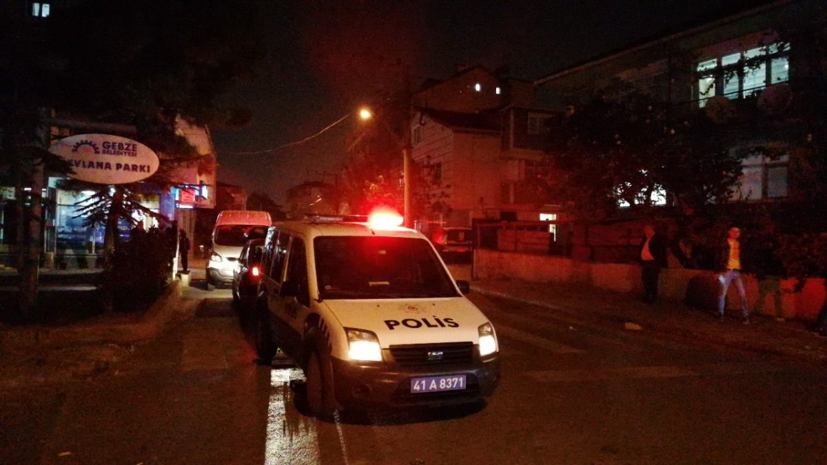 i Kocaeli'de sokak ortasında kardeşlere silahlı saldırı