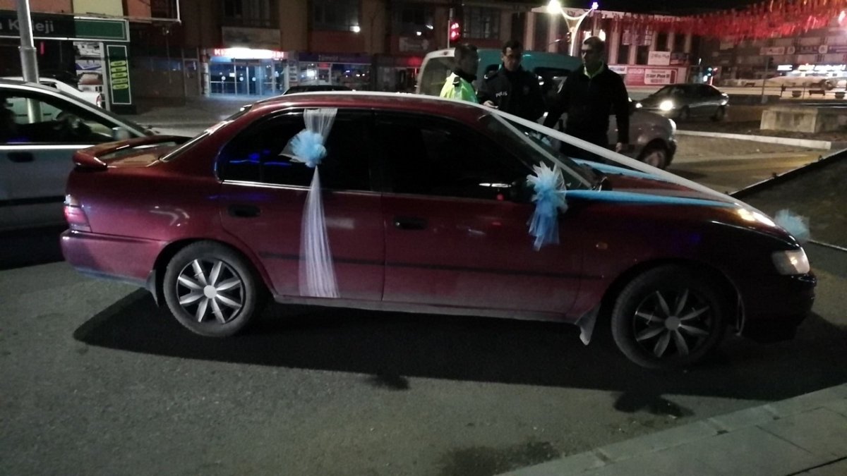 i Gelin arabasını polisin üzerine sürdü