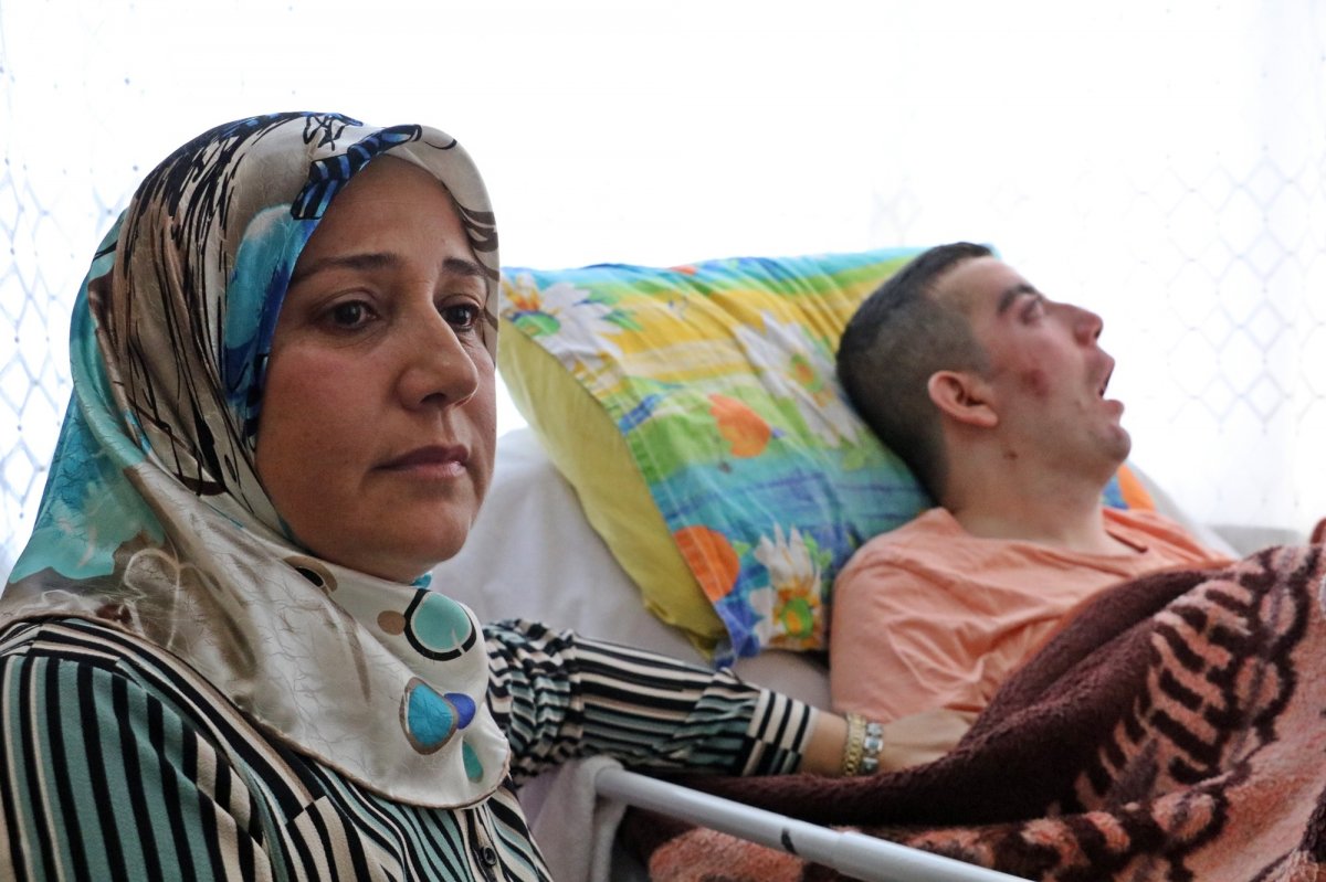 i 28 yaşında hastalığından yatağa mahkum oldu