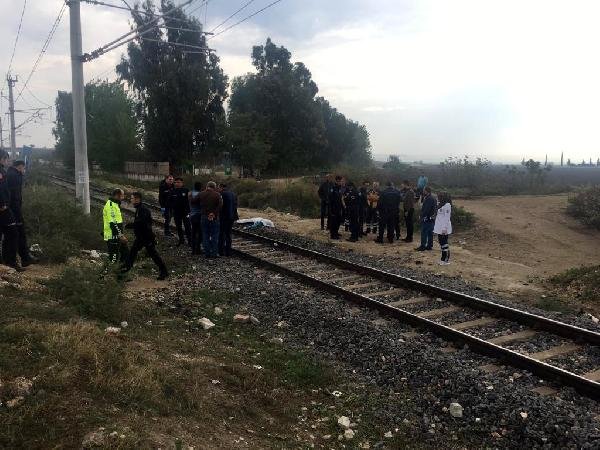 d Adana'da bakım treni bir kadına çarptı