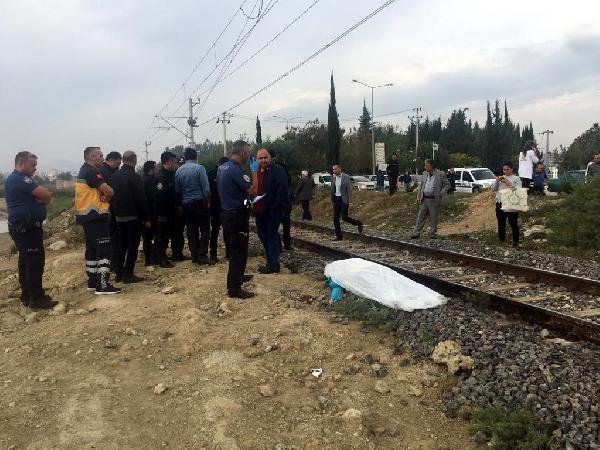 d Adana'da bakım treni bir kadına çarptı