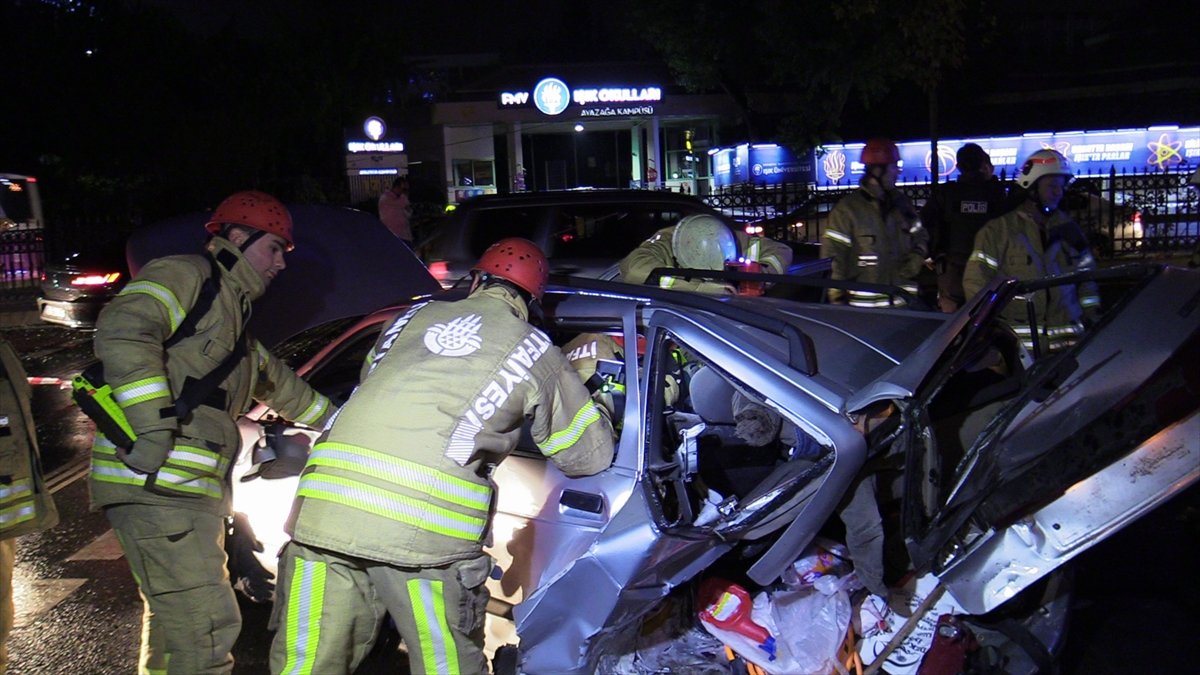 a Sarıyer'de trafik kazasında savrulan araç yayalara çarptı