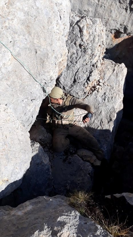 a Jandarma Erzincan'da 12 ayrı noktaya operasyon yaptı