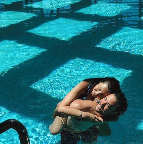 Pelin Akil safra kesesindeki taşı aldıracak