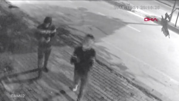 d Başlarına poşet takarak hırsızlık yapan 2 kişi yakalandı