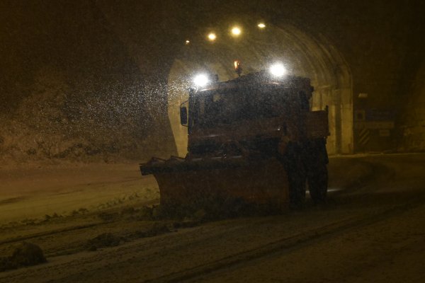 i Zigana Dağı'nda vatandaşlar karla oynadı
