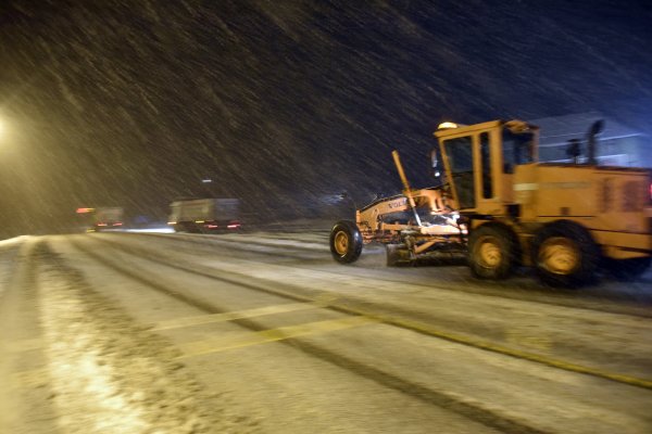 i Zigana Dağı'nda vatandaşlar karla oynadı