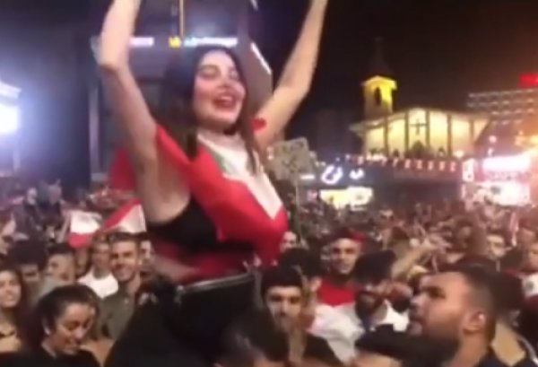 Lübnan'daki gösterilerden renkli görüntüler