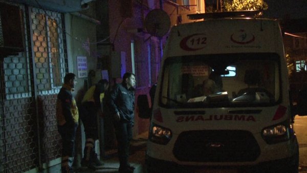 i 18 yaşındaki genç evinde ölü bulundu