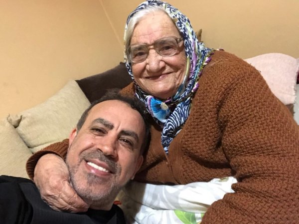 Haluk Levent annesini kaybetti