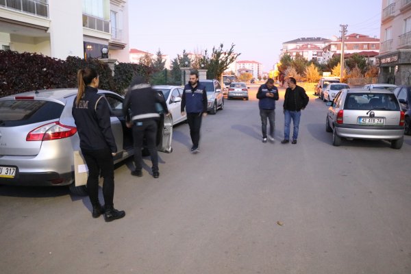 i FETÖ operasyonunda 20 adrese eş zamanlı baskın yapıldı