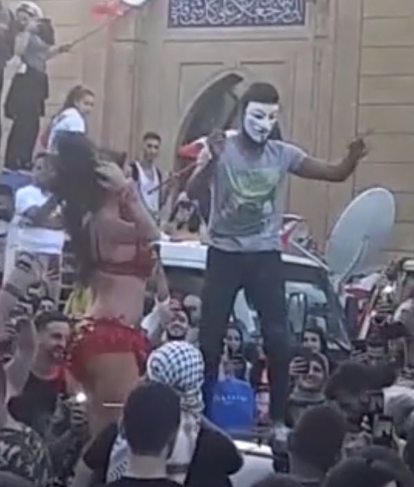 Lübnan'daki gösterilerden renkli görüntüler