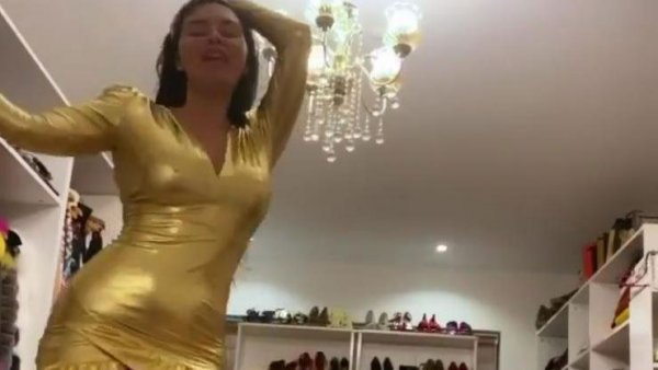 Ebru Polat'tan yeni dans