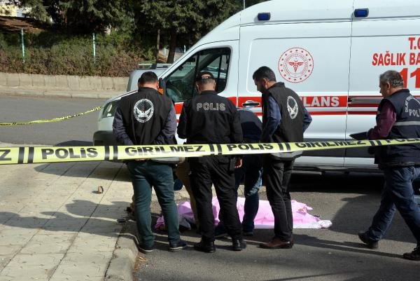 Kahramanmaraş'ta 10'uncu kattan atlayan kadın öldü