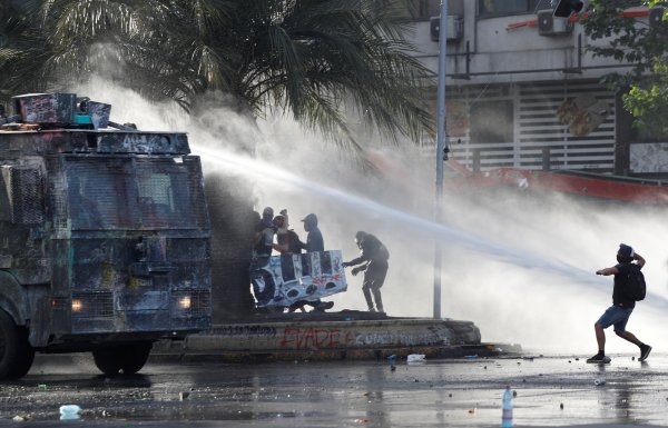 r Şili eylemcileri direniş mesajı veriyor