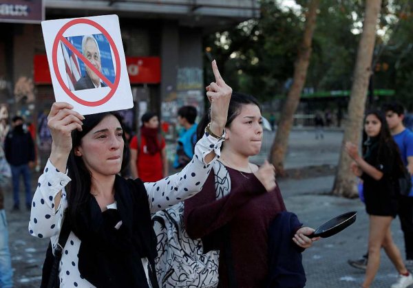 r Şili eylemcileri direniş mesajı veriyor