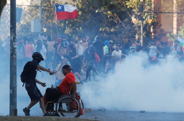 r Şili eylemcileri direniş mesajı veriyor