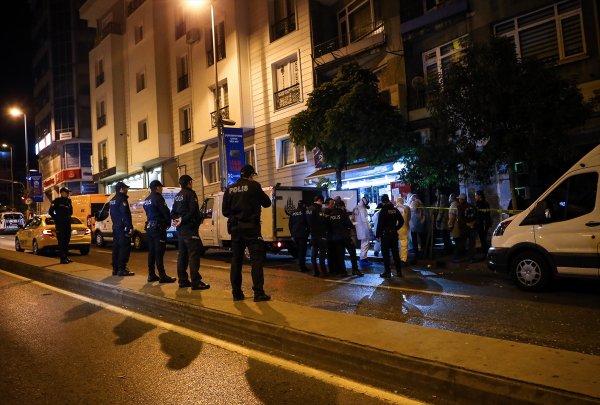 a İstanbul'da bir evde 4 ceset bulundu