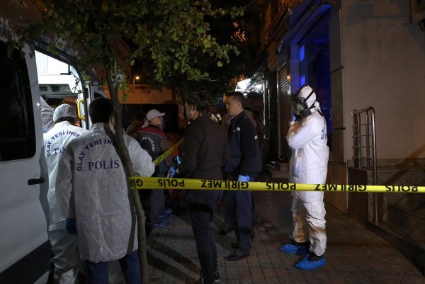 a İstanbul'da bir evde 4 ceset bulundu